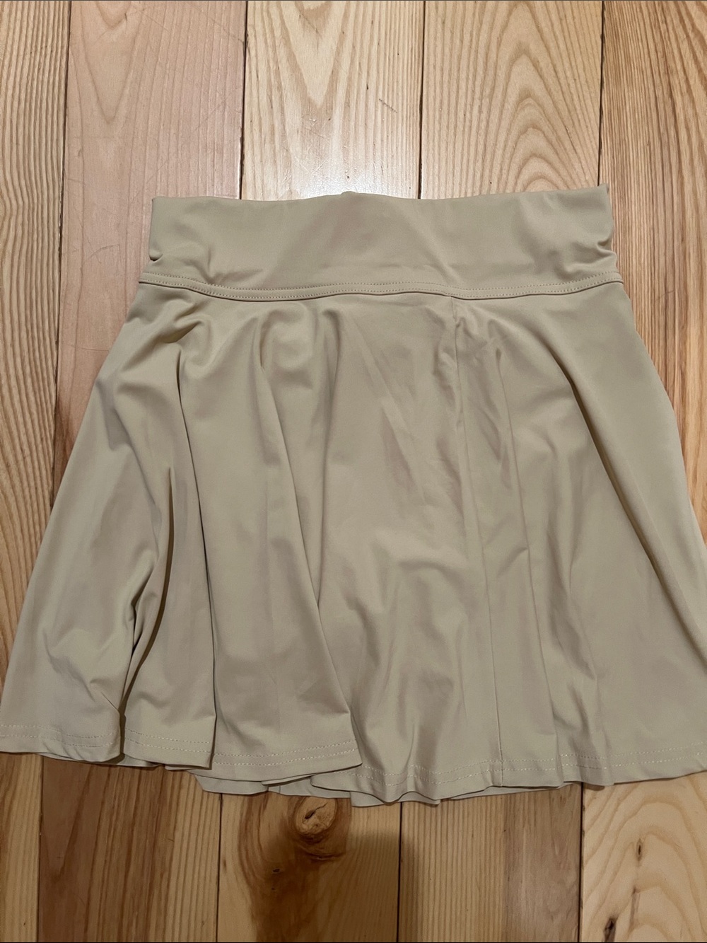 Women's Cream Pleated Active Skirt